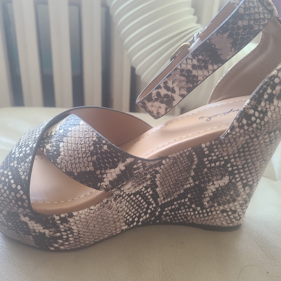 Qupid snake wedges - Picture 1 of 4